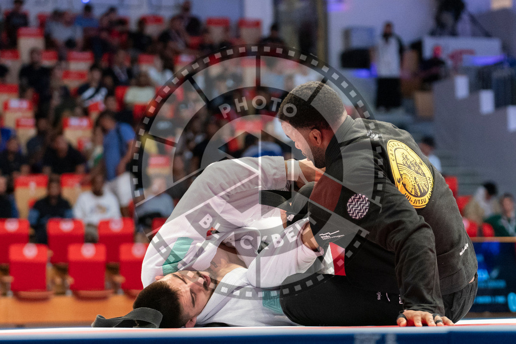20231106PBB2113 | Fighters compete during the AJP World Master Championship in the Mubadala Arena in Abu Dhabi, Arab United Emirates, on November 6, 2023.