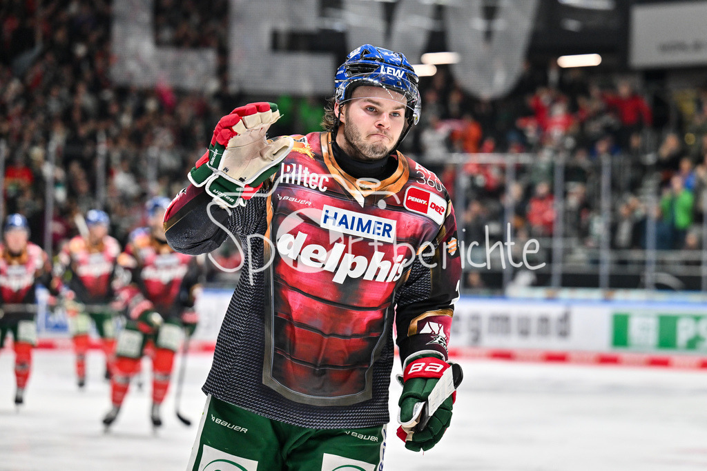 Augsburger Panther - Dresdner Eislöwen | AUGSBURG, DEUTSCHLAND - 06. MÄRZ: Jubel der Augsburger nach dem Treffer zum 5-2 durch D. J. BUSDEKER (Augsburger Panther 14) / Tor / Torschuetze / Freude / Happy / während dem Match zwischen den Augsburger Panthern und den Dresdner Eislöwen am 49. Spieltag der Penny DEL im Curt Frenzel Stadion