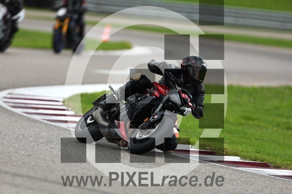 0106-20250903_01225 | Schöne Erinnerungen an spannende Momente - das festzuhalten ist unser Job. PIXELrace.de ist seit 2003 auf den Rennstrecken Europas unterwegs um die Action draußen beim Fahren und die wunderbare Stimmung imm Fahrerlager für euch einzufangen.