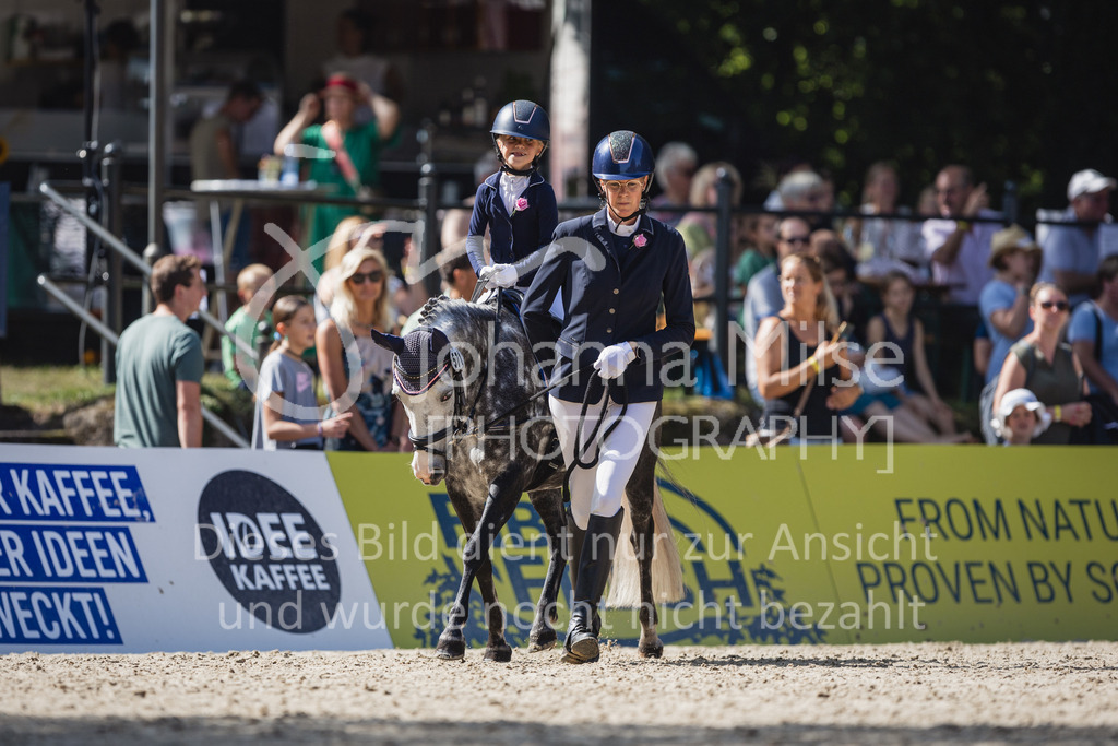 230910_OWLCh_Führzügel-117 | Deine schönsten Turniermomente als professionelle Fotos! Entdecke hochwertige Pferdesport-Fotografie im Online-Shop. Jetzt Fotos finden & bestellen!