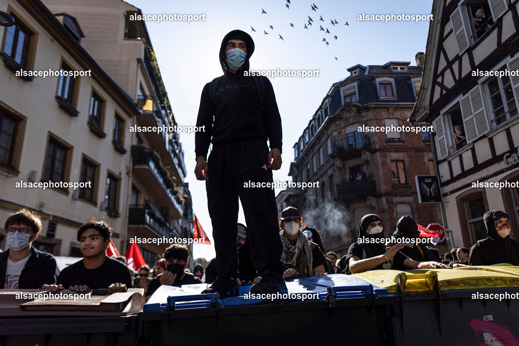 _B7A9943 | manifestation de lycéens à Strasbourg, le 6 octobre 2026, dans le cadre d’un mouvement national de protestation contre les conditions d’apprentissage. - Realisiert mit Pictrs.com