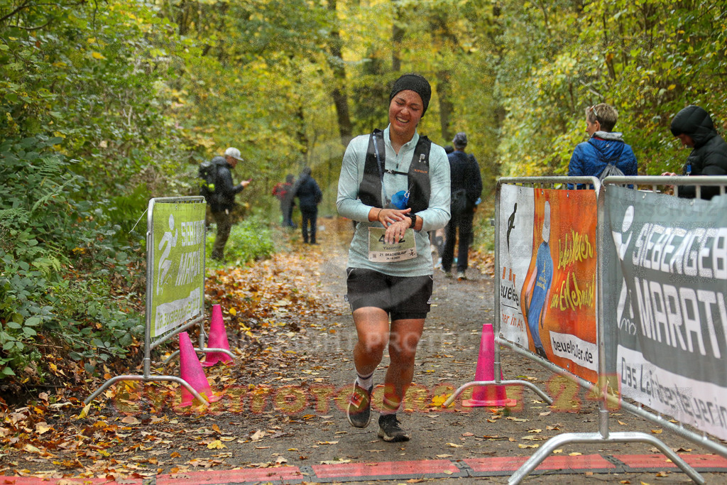 251026_1327_EX1_3497 | Sportfotografie im Rhein-Sieg Kreis, Köln, Bonn, NRW, Rheinland Pfalz, Hessen, etc. Unser Tätigkeitsfeld umfasst den Laufsport vom Volkslauf über den Marathon, Duathlon, Triathon bis zum Ultralauf wie Kölnpfad Ultra oder Schindertrail.
