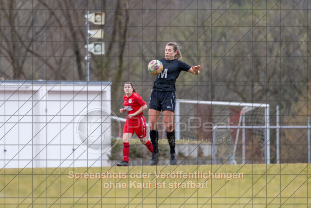 20250223_142205_0614 | #,1.FC Donzdorf (rot) vs. TSV Tettnang (schwarz), Fussball, Frauen-WFV-Pokal Achtelfinale, Saison 2024/2025, Rasenplatz Lautertal Stadion, Süßener Straße 16, 73072 Donzdorf, 23.02.2025 - 13:00 Uhr,Foto: PhotoPeet-Sportfotografie/Peter Harich