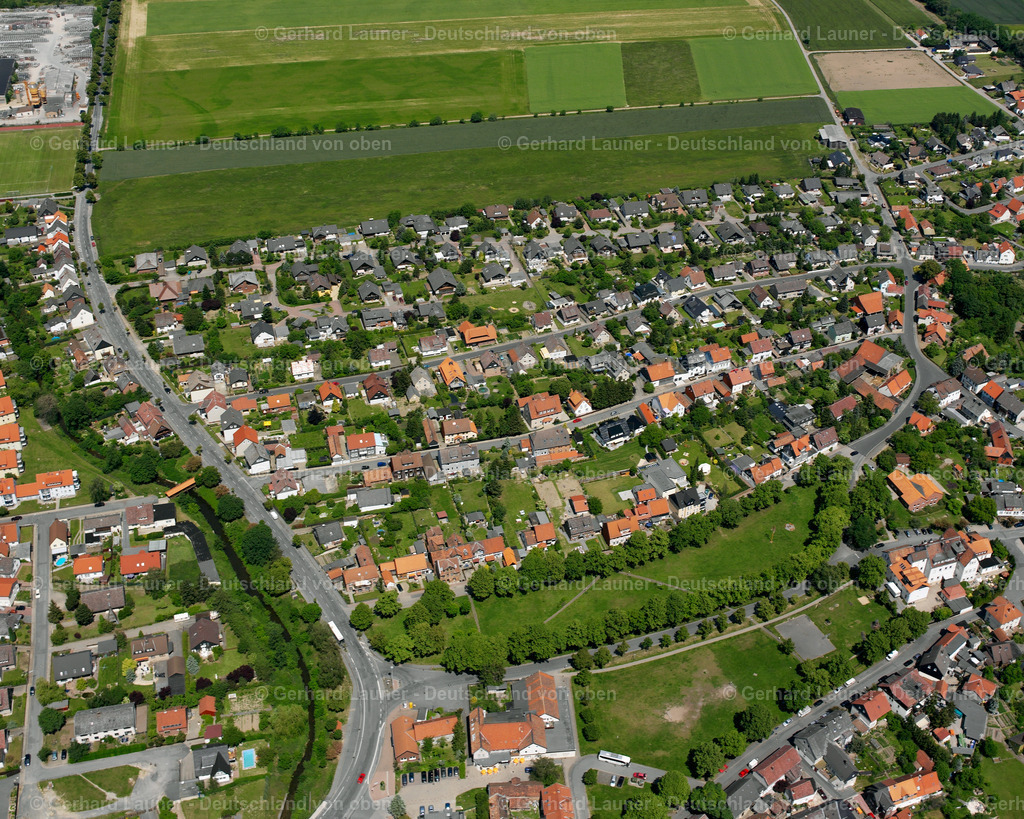 2638270 | WIEDELAH 09.06.2006 Wohngebiet einer Einfamilienhaus- Siedlung  in Wiedelah im Bundesland Niedersachsen, Deutschland // Single-family residential area of settlement  in Wiedelah in the state Lower Saxony, Germany Foto: Gerhard Launer