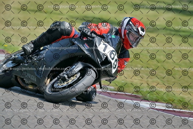 26BT02-1541 | markuskiefer.com - Realisiert mit Pictrs.com