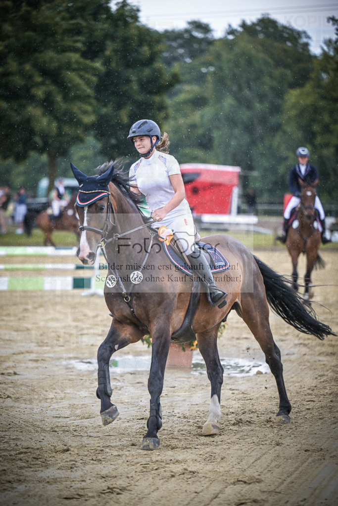 DOS_8309 | Entdecke hochwertige Reitturnierfotos von Foto Oger. Professionell, emotional und authentisch – jetzt Lieblingsmomente im Shop bestellen.Deutschlandweite Turnierfotografie. - Realisiert mit Pictrs.com