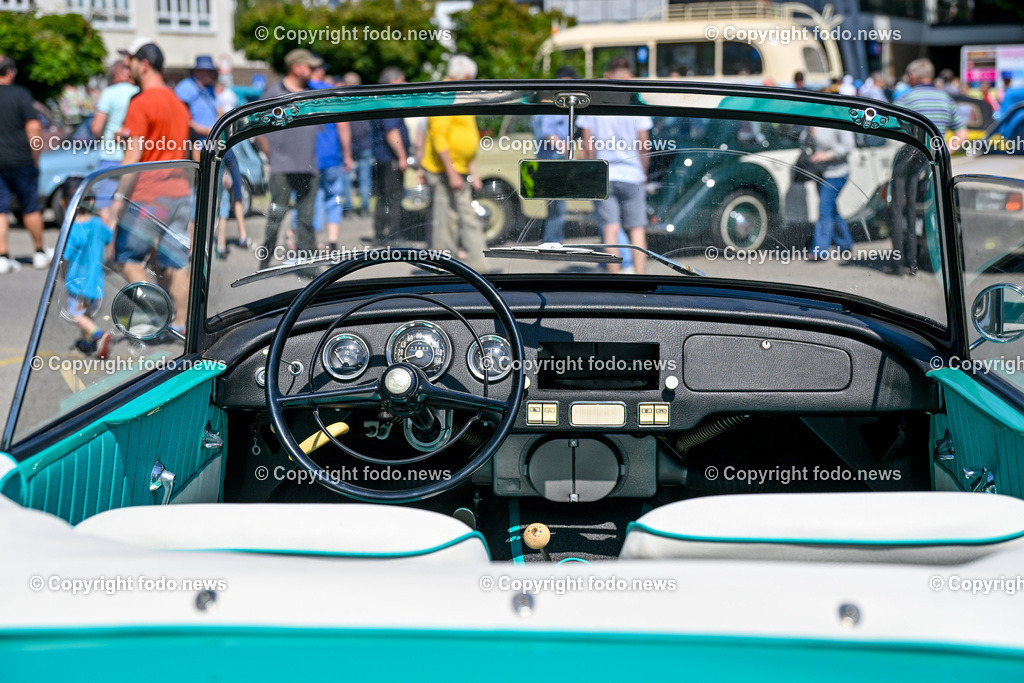 Slowakei_ Povazska Bystrica_ Veteran Tour Manin_ 14.06.2025-89 | 14.06.2025, Slowakei, SVK, Trenciansky kraj, Povazska Bystrica, im Bild Oldtimer Klub, Historische Fahrzeuge, Veteran Tour Manin, Auto, Alt, Besucher, Menschen, Feature, Symbolbild