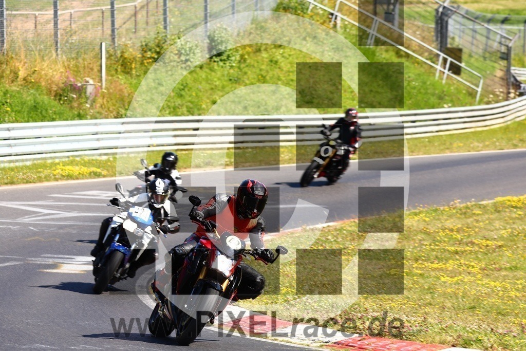 inst42-20240729_02168 | Schöne Erinnerungen an spannende Momente - das festzuhalten ist unser Job. PIXELrace.de ist seit 2003 auf den Rennstrecken Europas unterwegs um die Action draußen beim Fahren und die wunderbare Stimmung imm Fahrerlager für euch einzufangen.