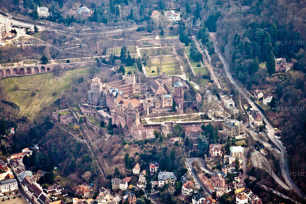Luftbild: Heidelberger Schloß und Schloßpark im Ortsteil Kernaltstadt in Heidelberg im Bundesland Baden-Württemberg in Deutschland. Foto: IMG_37889.jpg vom 12.03.2011 durch Werner Riehm/FLY-FOTO.de