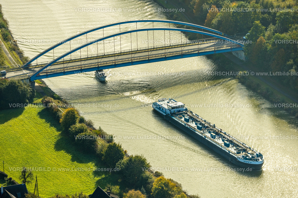 Luenen241011902 | Luftbild, Kanalbrücke Im Knäppen, Datteln-Hamm-Kanal und BinnenSchifffahrt Nicky Tankschiff, Waltrop, Ruhrgebiet, Nordrhein-Westfalen, Deutschland