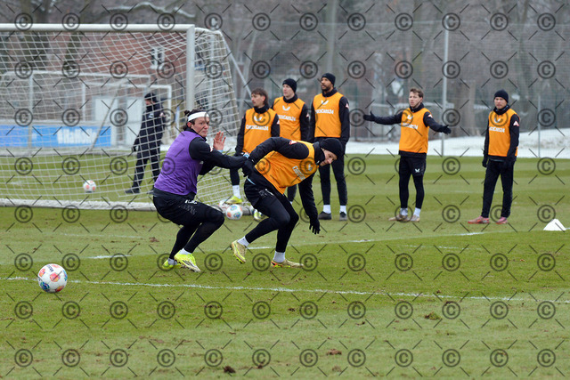 RGE_7580b | Hertha BSC, 2.Bundesliga, Herren, Training, Saison 2025/26, im Bild von li. Fabian Reese ( Hertha BSC ),  Luca Schuler ( Hertha BSC )    Fotograf:  Ralf Gebhardt - Realisiert mit Pictrs.com