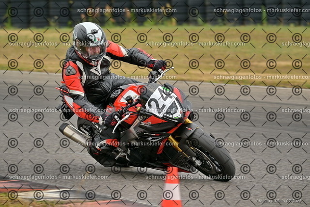 25bt05-1222 | markuskiefer.com - Realisiert mit Pictrs.com