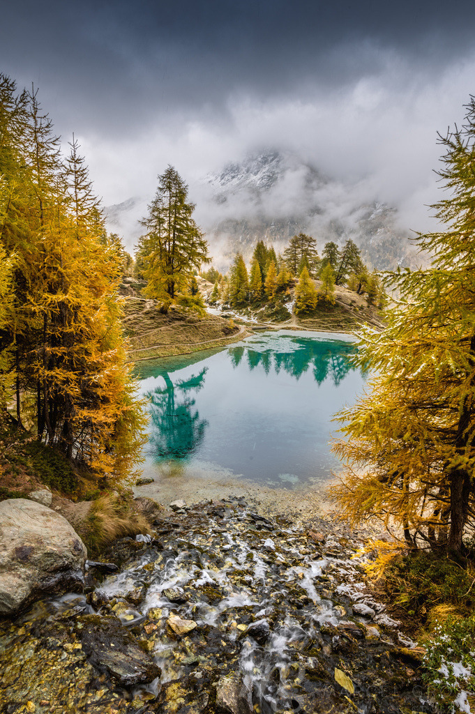 autumn in Val d'Héréns | Die ideale Geschenkidee für Naturliebhaber. Naturbilder von Marcel Gross Photography für ihr Zuhause in den verschiedensten Formaten und Materialien. - Realisiert mit Pictrs.com