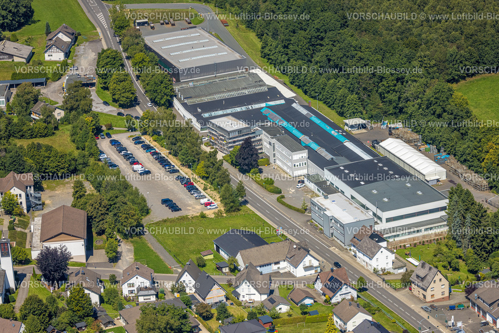 Drolshagen250810317 | Luftbild, Werk Heinrich Huhn GmbH Metallverarbeitungsunternehmen, Hauptstraße, Hützemert, Drolshagen, Sauerland, Nordrhein-Westfalen, Deutschland