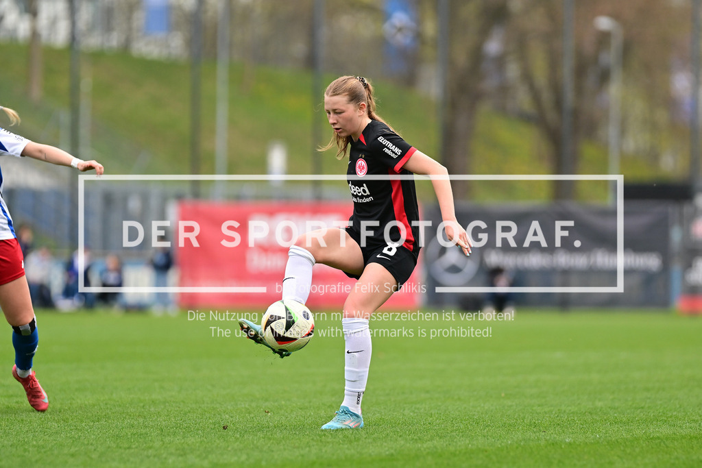 Fußball I Frauen I Saison 2024-2025 I 2. Bundesliga I 21. Spieltag I Hamburger SV - Eintracht Frankfurt II I 61702 | Marlene Wild (8, Eintracht Frankfurt II) - Realisiert mit Pictrs.com
