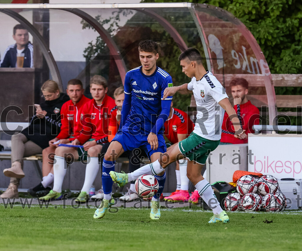 2023-08-01_011_FC_Schwaig_gegen_FC_Deisenhofen | Oberding, Deutschland, 01.08.2023:
Fußball, Toto-Pokal 2023 / 2024, 1. Spieltag, FC Schwaig gegen FC Deisenhofen, Endergebnis: 2:3

Niklas Sagner (FC Deisenhofen, #26), Roman Mavdryk (FC Schwaig, #3)

Foto: Christian Riedel / fotografie-riedel.net