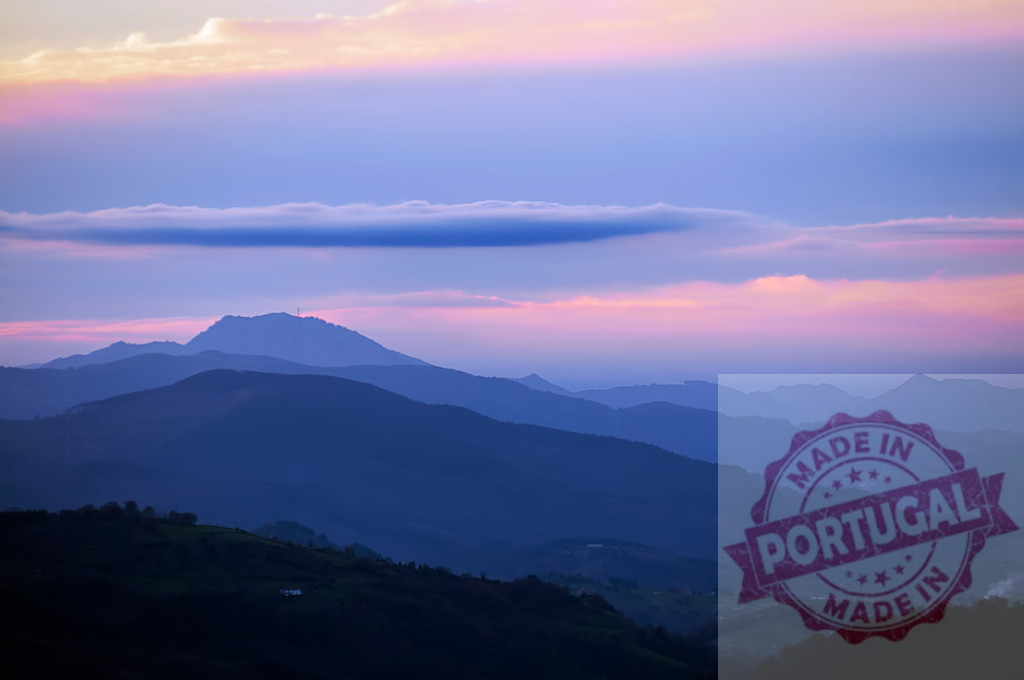 Twilight landscape with layers of blue and purple mountains | Mountains silhouetted against a colorful sky during twilight, creating a serene and vast landscape - Realisiert mit Pictrs.com