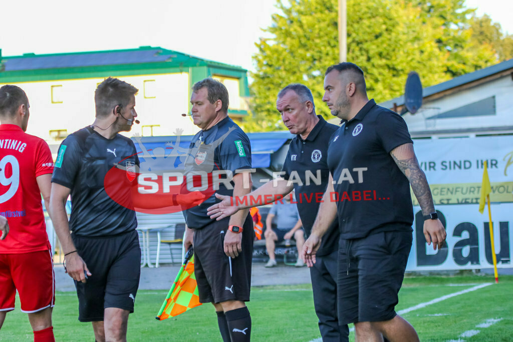ASV Klagenfurt - SC St Veit 1-6, Unterliga Ost  3. Runde | Julian Salentinig (SC St. Veit #19) Florian Görgei (ASV Klagenfurt) Wolfgang Thun-Hohenstein (ASV Klagenfurt) Jürgen Hartenberger, Walter Pudgar, ASV Klagenfurt - SC St Veit 1-6 am 11.08.2023 in Klagenfurt
(Sportplatz Annabichl), Austria, (Photo by Ernst Krawagner sport-fan.at) - Realisiert mit Pictrs.com