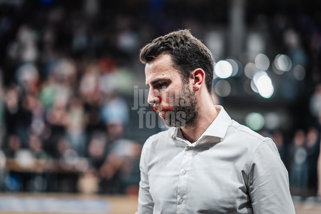 Basketball | Männer | Saison 2023/2024 | easyCredit Basketball Bundesliga | Veolia Towers Hamburg vs. Alba Berlin | 17.04.2024 | Headcoach Benka Barloschky (Hamburg Towers)