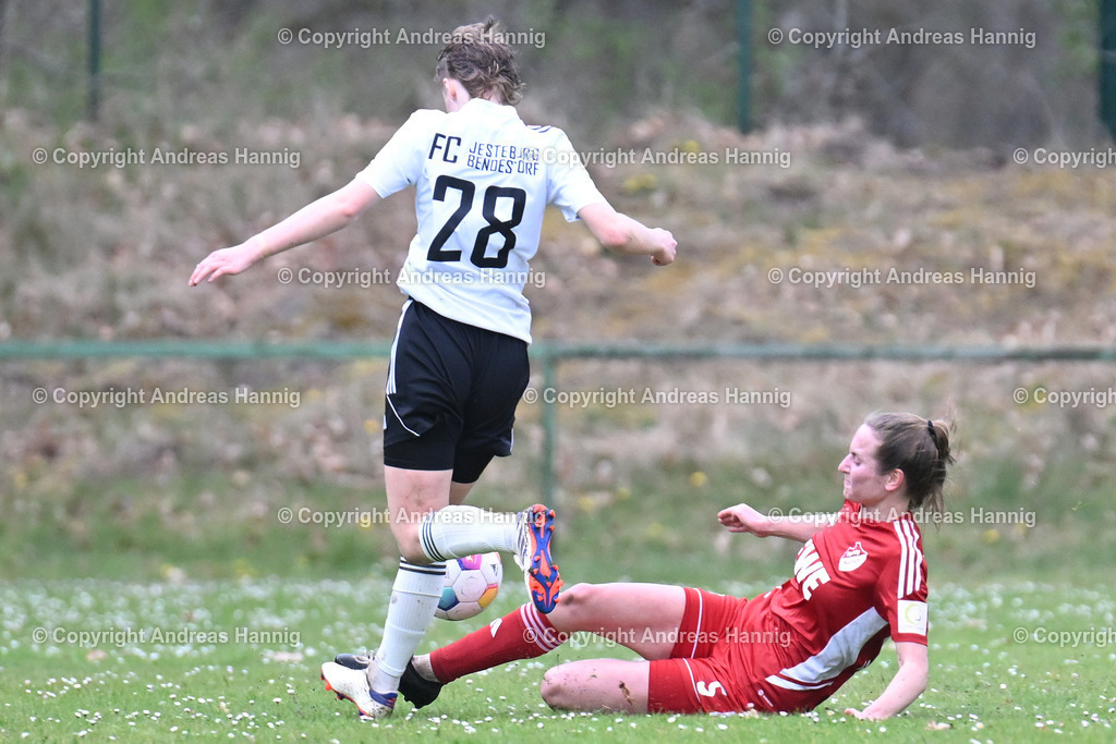 Fußball I Frauen I Saison 2024-25 I Oberliga I FC Jesteburg-Bendestorf - SpVg Aurich Frauen I 13.4.2025 | a-hannig - Realisiert mit Pictrs.com