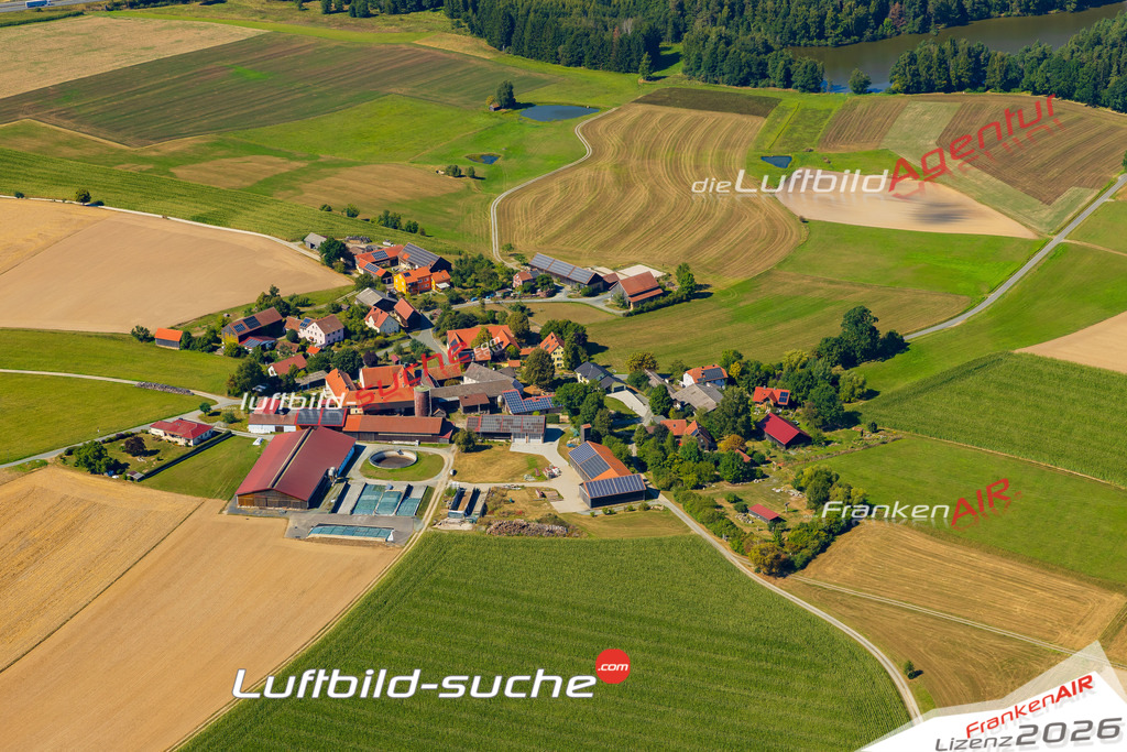 Klassische Luftaufnahme ohne Drohne zeigt:Seidlersreuth bei Falkenberg - Die Luftbildaufnahme wurde 2025 vom UL-Flugzeug heraus erstellt ( keine Drohne ) - Hochauflösende Luftaufnahme -Nicht vergleichbar mit Google Maps oder Satelittenbilder- Die Geschenkidee !Mit Lizenz und Bildrechte bestellbar