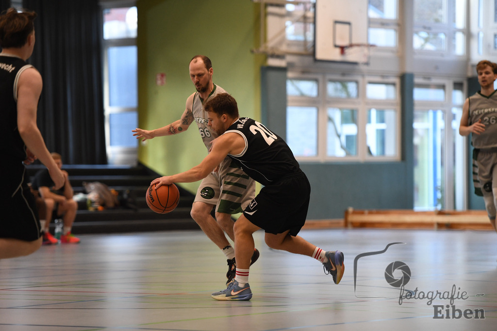TuS Petersfehn-VfL Edewecht | Basketball Regionalliga; TuS Petersfehn (grau)-VfL Edewecht (schwarz) am 30.11.2025 in Petersfehn (Sporthalle Petersfehn), Photo: Philip Eiben 2025 - Realized with Pictrs.com