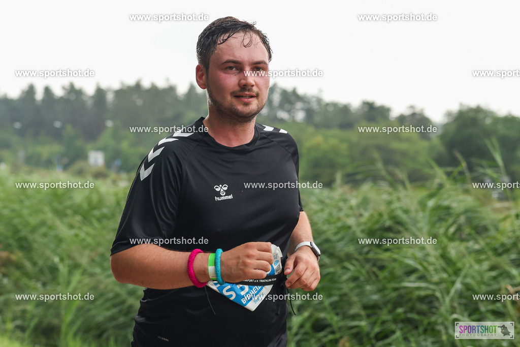 LUR_1804 | 34. M-net Erlanger Triathlon 2025 #erlangertriathlon  #mnettriathlon2025 #mnettriathlon #team #olympischedistanz #mitteldistanz #triathlon #maindonaukanal  #erlangertriathlon2025 #yourpictrs #tv1848 #tv1848erlangen  #triathlonbayern #sportinerlangen #demsportverbunden #sportshot_your_pictrs Copyright: www.sportshot.de