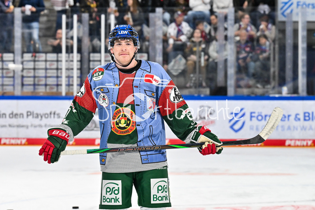 Nürnberg Ice Tigers - Augsburger Panther | Im Bild Kyle MAYHEW (Augsburger Panther 27) beim warmup vor der Partie im neuen Aufwärmtrikot der Panther - 1. AEV Fancub / Einzelfoto / Freisteller / DEL: Nürnberg Ice Tigers - Augsburger Panther; PSD Bank Nürnberg ARENA am 12.09.2025