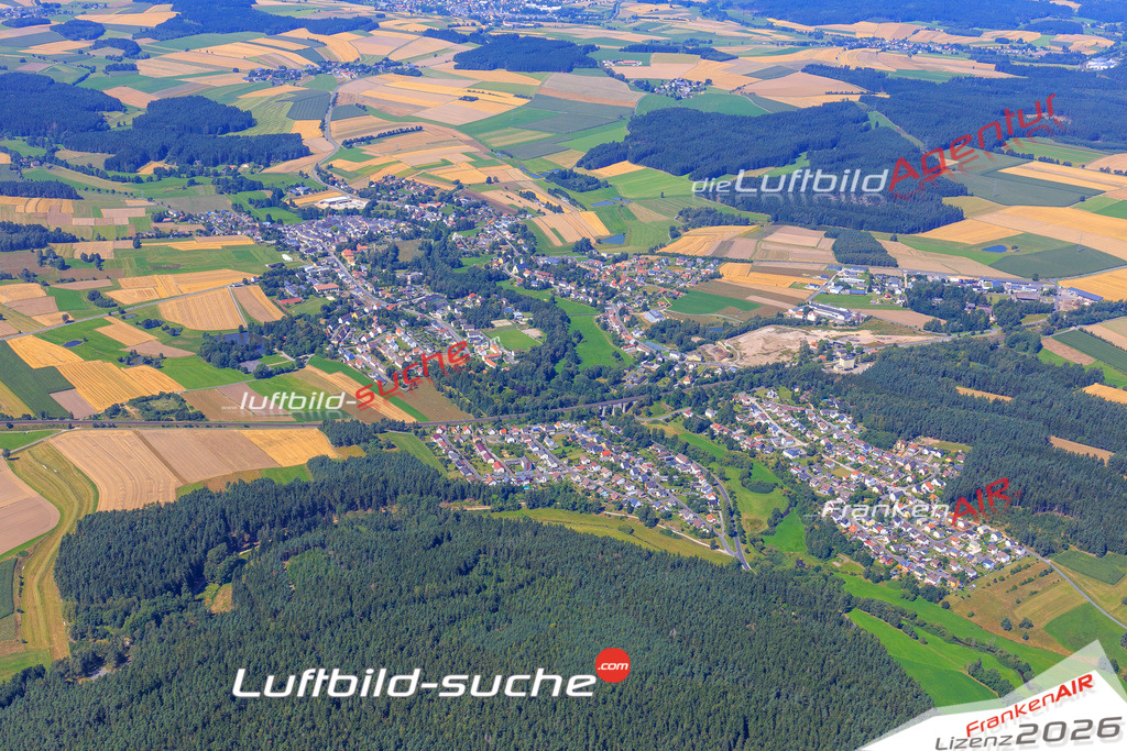 Die Luftaufnahme der Stadt Marktleuthen wurde vom UL-Flugzeug heraus erstellt ( keine Drohne )- hohe Auflösung für beste Qualität