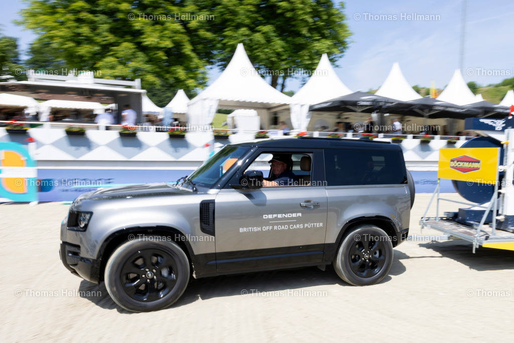 TH_Defender_30833 | Longines Balve Optimum 2025 am 13.06.25 in Balve, Schloss Wocklum, Defender