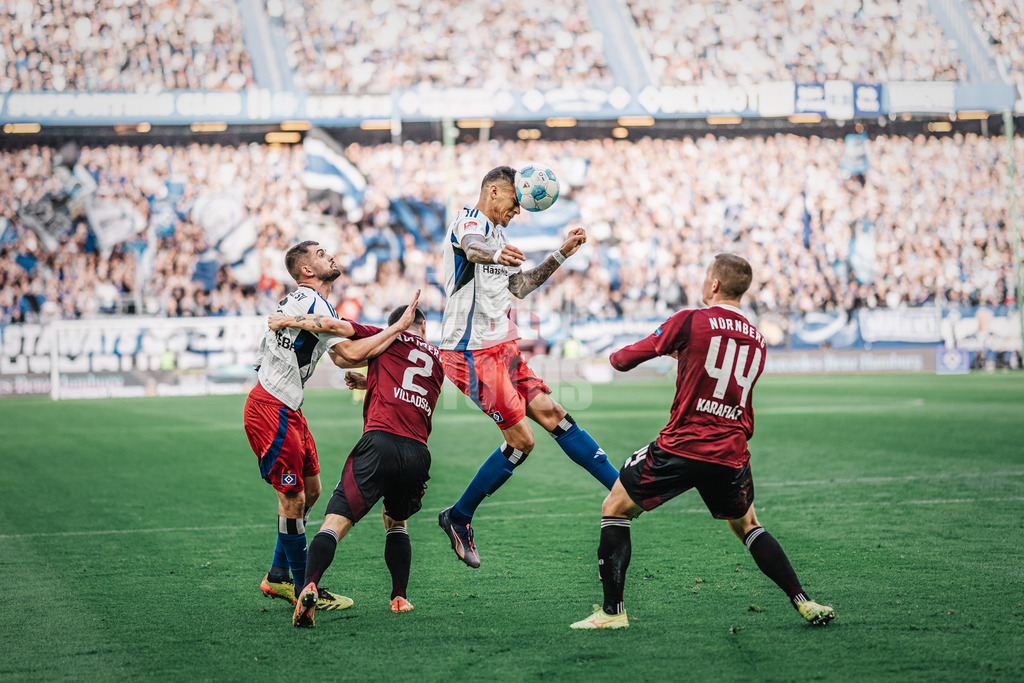 Fußball | Männer | Saison 2024/2025 | 2. Fußball-Bundesliga | 11. Spieltag | Hamburger SV vs. 1. FC Nürnberg | 03.11.2024 | Davie Selke (#27, HSV) beim Kopfball