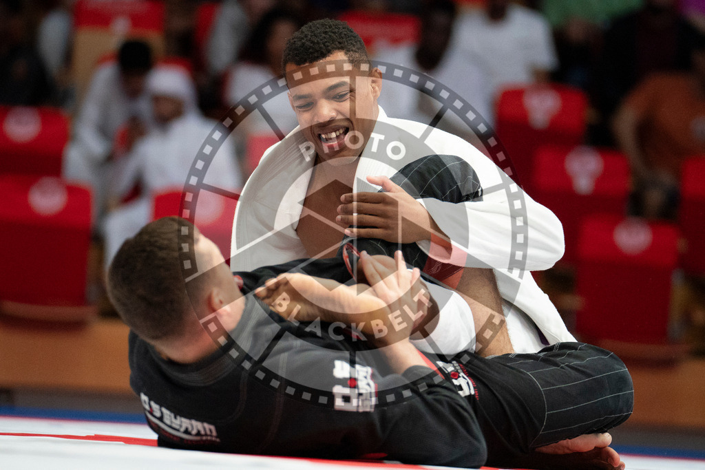 20231109PBB6611 | Fighters compete during the AJP World Professional Championship in the Mubadala Arena in Abu Dhabi, Arab United Emirates, on November 9, 2023.