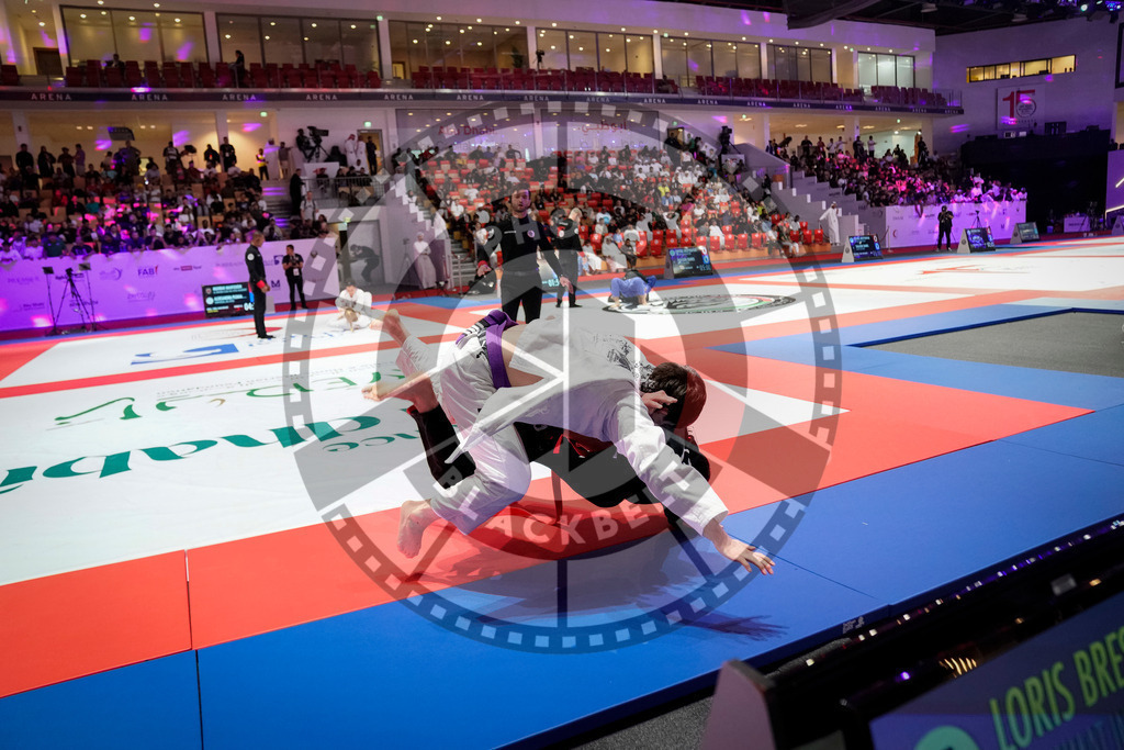 20231109PBB5999 | Fighters compete during the AJP World Professional Championship in the Mubadala Arena in Abu Dhabi, Arab United Emirates, on November 9, 2023.