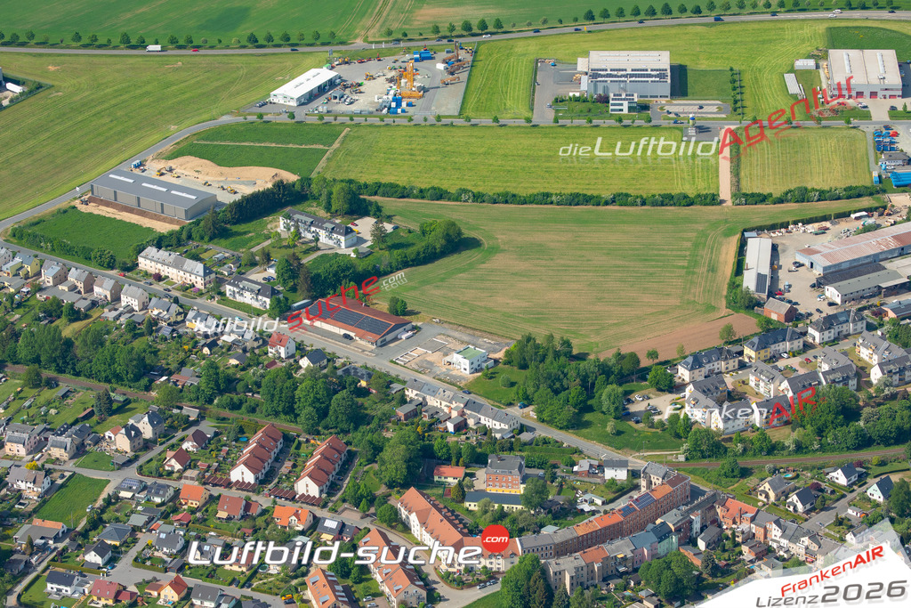 Das Luftbild der Stadt Treuen wurde 2022 vom Flugzeug heraus erstellt (keine Drohnen-Aufnahmen) Aufnahmehöhe ca.450 Meter- hohe Bildauflösung und Druck-Qualität. Garantiert!