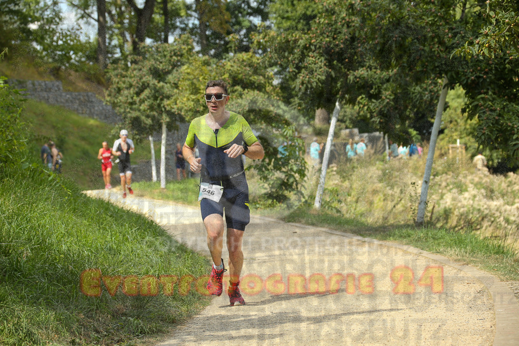 250824_1339_EX1_3178 | Sportfotografie im Rhein-Sieg Kreis, Köln, Bonn, NRW, Rheinland Pfalz, Hessen, etc. Unser Tätigkeitsfeld umfasst den Laufsport vom Volkslauf über den Marathon, Duathlon, Triathon bis zum Ultralauf wie Kölnpfad Ultra oder Schindertrail.