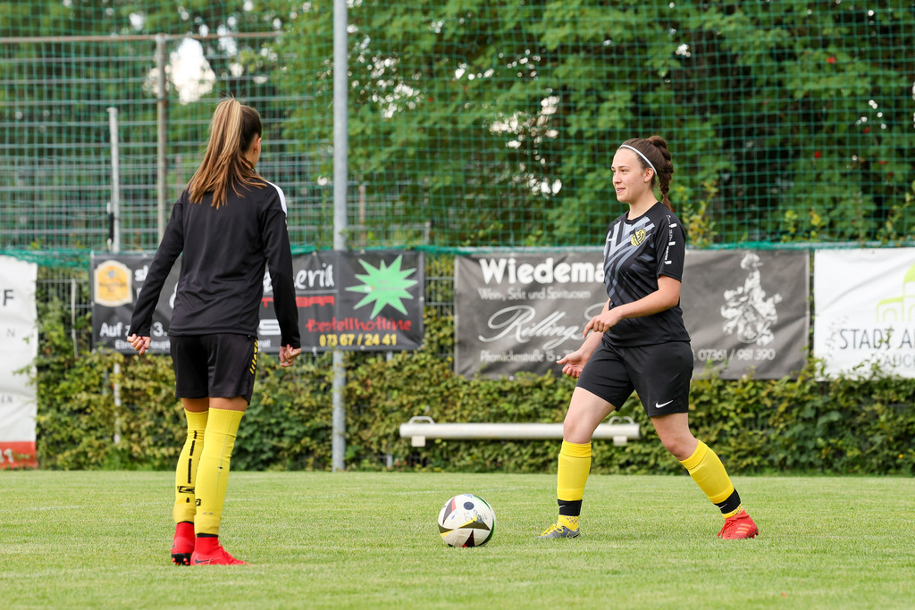 Fußball I FRAUEN I Saison 2025-2026 I Freundschaftsspiel I SGM Ebnat-Waldhausen - 1FC Heidenheim 1846 2 I_250823_1319 | Fotopresso – Sportfotografie in Heidenheim & Umgebung. Professionelle Sportfotografie für unvergessliche Momente. Dynamische Action-Shots, emotionale Szenen & hochwertige Bilder. - Realisiert mit Pictrs.com