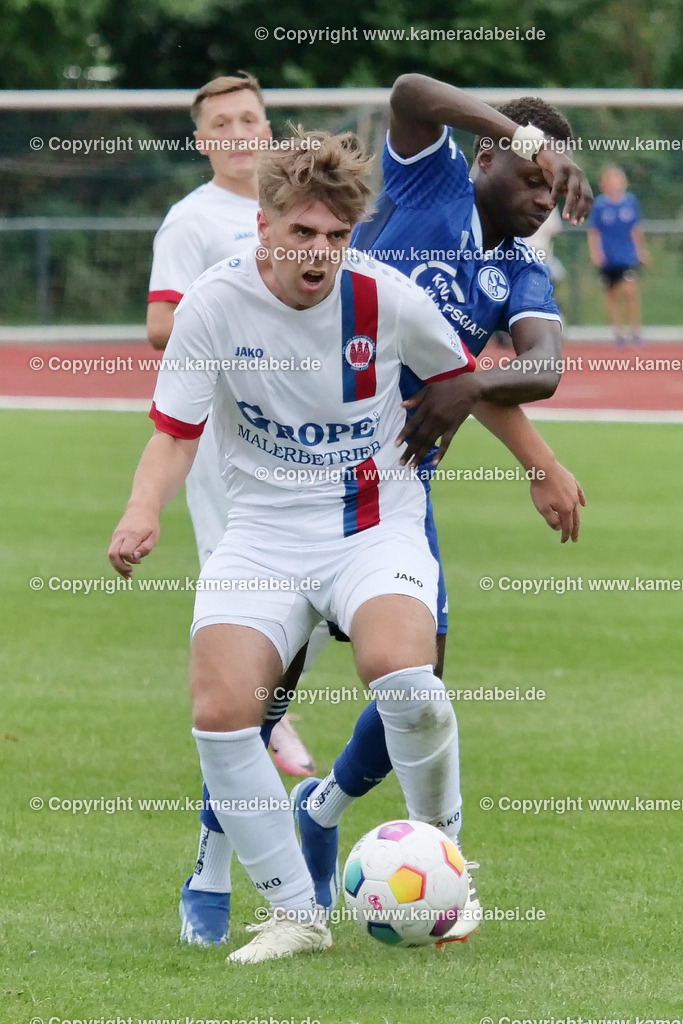 Fußball : Testspiel : SuS 09 Dinslaken - Schalke 04 U 19 am 25.07.2024 | Foto : Jochen Emde / www.kameradabei.de - Realisiert mit Pictrs.com