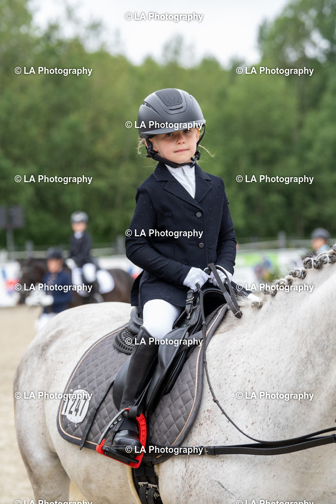DSC07949 | Entdecke einzigartige Turnierfotos und persönliche Pferde- und Hundeportraits bei LA Photography. Für jeden Reiter und Pferd das perfekte Bild! Stöbere jetzt! - Realisiert mit Pictrs.com