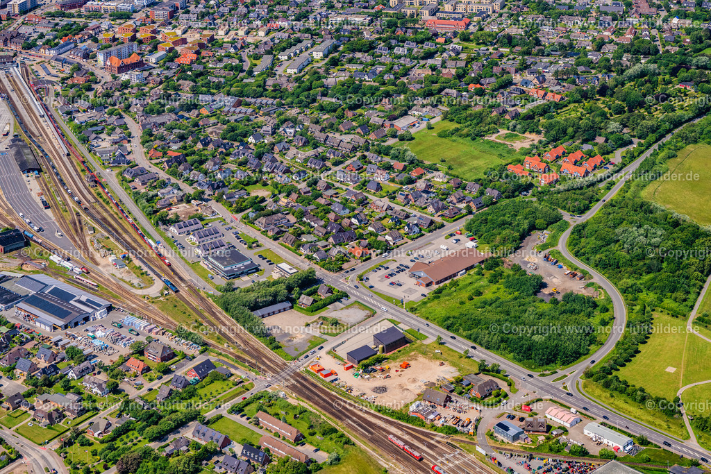 Sylt_Westerland_Aldi_ELS_4649130625 | SYLT 13.06.2025 Ortsansicht an der Meeres-Küste von Westerland und Tinnum auf der Insel Sylt im Bundesland Schleswig-Holstein, Deutschland. // Town view on the sea coast of Westerland and Tinnum on the island of Sylt in the state Schleswig-Holstein, Germany. Foto: Martin Elsen