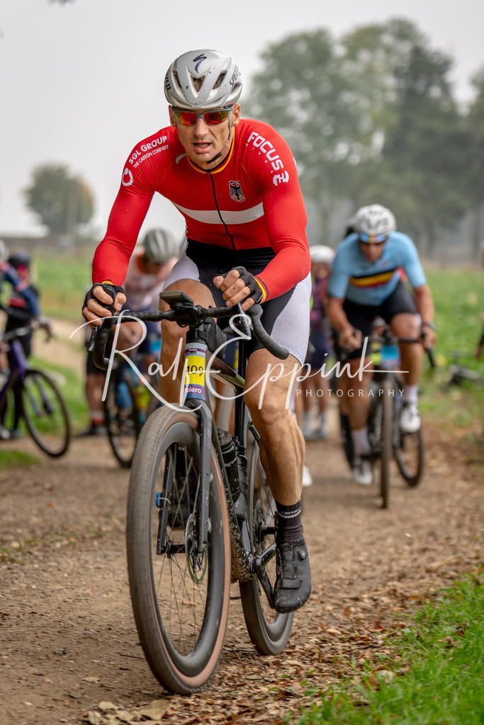 Ralf Eppink Photography 20251011_DSC00855 | Sportfotografie, Eventfotografie, Porträtfotografie, Radsport Fotograf, Triathlon Fotograf, Düsseldorf Fotograf, Köln Fotograf, Actionfotografie, Teamfotografie, Peoplefotografie, Business Portraits, Veranstaltungsfotografie, Reportagefotografie - Realisiert mit Pictrs.com