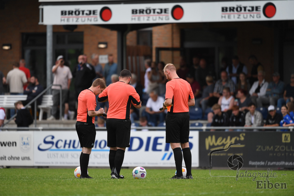 1. FC Nordenham-SV GOTANO | Kreispokal Finale Jade-Weser-Hunte 1. Mannschaften; 1.FC Nordenham (weiß)-SV GOTANO (blau) am 15.06.2025 in Rastede (Sportanlage Köttersweg), Photo: Philip Eiben 2025 - Realisiert mit Pictrs.com