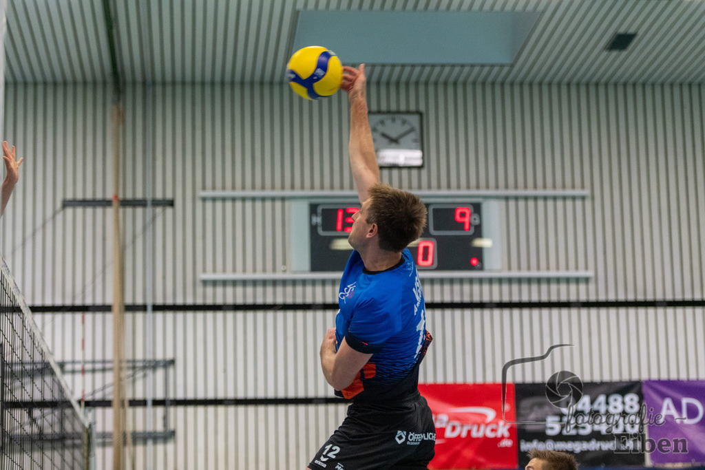 VSG Ammerland-TV Baden | Volleyball-Regionalliga; VSG Ammerland (blau)-TV Baden (weiß) am 19.10.2024; in Bad Zwischenahn (Sporthalle Schullerstraße), Photo: Philip Eiben 2024 - Realisiert mit Pictrs.com