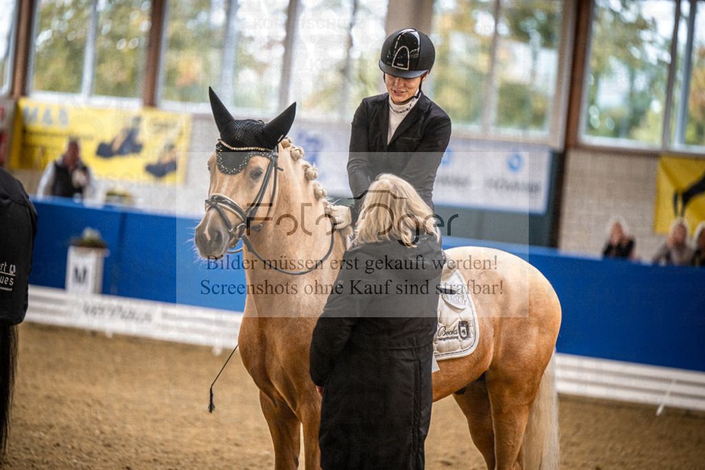 DOS_0014 | Entdecke hochwertige Reitturnierfotos von Foto Oger. Professionell, emotional und authentisch – jetzt Lieblingsmomente im Shop bestellen.Deutschlandweite Turnierfotografie. - Realisiert mit Pictrs.com