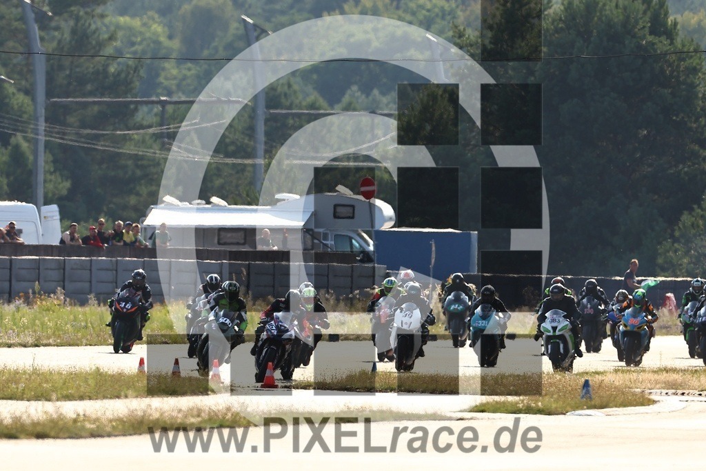 start-20240803_05179 | Schöne Erinnerungen an spannende Momente - das festzuhalten ist unser Job. PIXELrace.de ist seit 2003 auf den Rennstrecken Europas unterwegs um die Action draußen beim Fahren und die wunderbare Stimmung imm Fahrerlager für euch einzufangen.