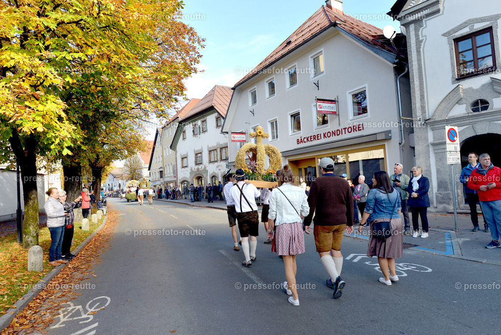 news-2022-Okt16-LJ_Erntedank_-LECHASCHAU-WTV_4809 | Info aus dem Bezirk Reutte/Ausserfern Tirol sowie eine umfangreiche Bilddatenbank über die gesamte Region: Lechtal, Talkessel Reutte, Tannheimertal, Zwischentoren. Lech, Plansee, Zugspitze, Grenztunnel, B179, Fernpassstraße, Verkehr, Lawinen, Tradition, - Realisiert mit Pictrs.com