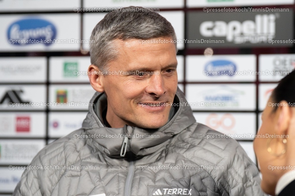 xYDR2802250101007 | 28.02.2025, xydrx, Fußball, Viktoria Köln - 1.FC. Saarbrücken, 3.Liga, Sportpark Höhenberg, Saison 2024 2025: Ruediger Ziehl (Cheftrainer 1.FC Saarbrücken) DFB regulations prohibit any use of photographs as image sequences and or quasi-video.