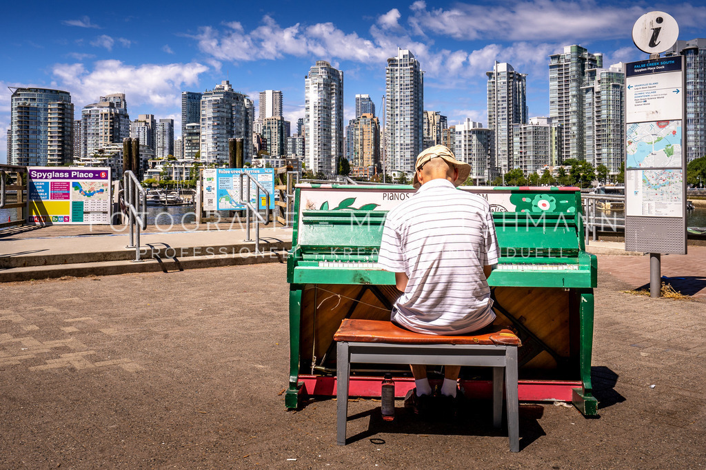 Vancouver-Klavierspieler-Fotografie-Marc-Lehmann | Fotografie Marc Lehmann - Realisiert mit Pictrs.com