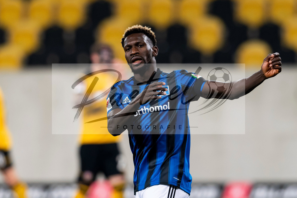 SGDHSV20220114_058 | Fussball, Herren: Bakery Jatta (Hamburger SV) enttaeuscht bei dem Spiel der 2. Bundesliga zwischen SG Dynamo Dresden und Hamburger SV im Rudolf-Harbig-Stadion am 14.01.2022 in Dresden, Deutschland.DFB / DFL REGULATIONS PROHIBIT ANY USE OF PHOTOGRAPHS AS IMAGE SEQUENCES AND/OR QUASI-VIDEO. - Realisiert mit Pictrs.com