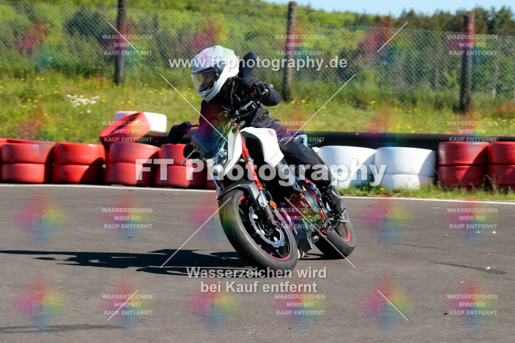 Moto-TeamOBK-21746 | Hier findet Ihr Bilder von Touristenfahrten auf der Nürburgring Nordschleife oder von anderen Veranstaltungen die ich besucht habe. Viel Spass beim Durch Schauen 