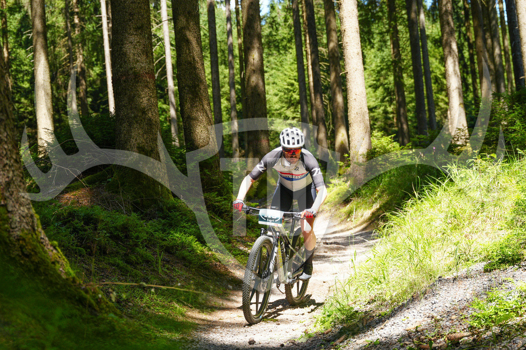 FC603962 | Fotogalerie der Treibjagd im Dunkelwald - Dein MTB Etappenrennen im Erzgebirge - Realisiert mit Pictrs.com